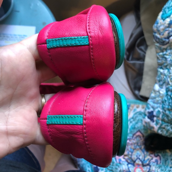 Size 10 Fuchsia Tieks - Picture 5 of 6